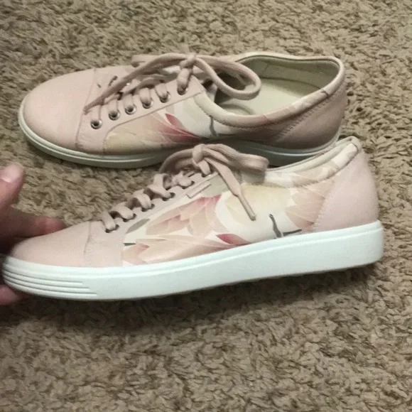 Floral shoes - Picture 2 of 3